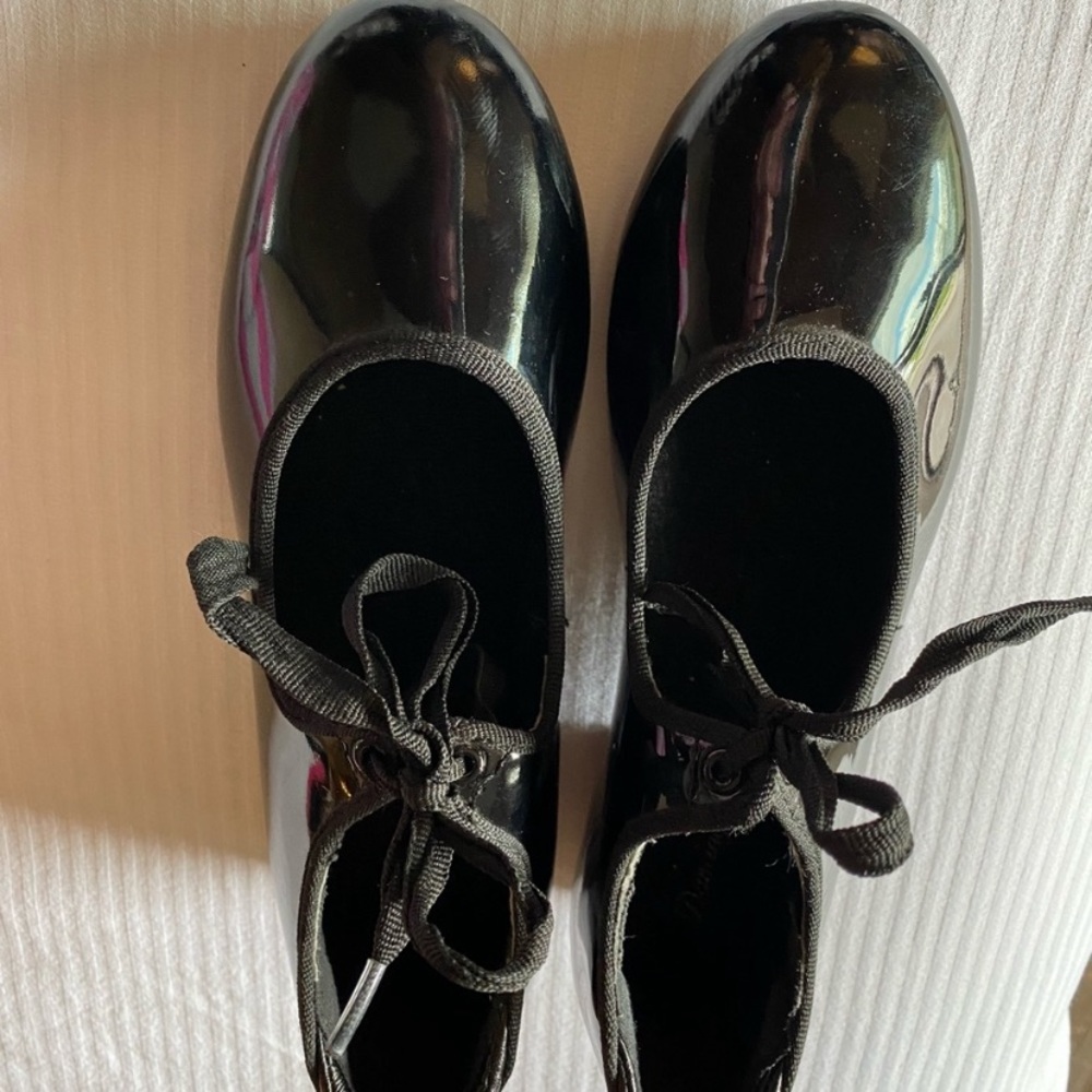 girls TAP shoes I in GREAT condition!